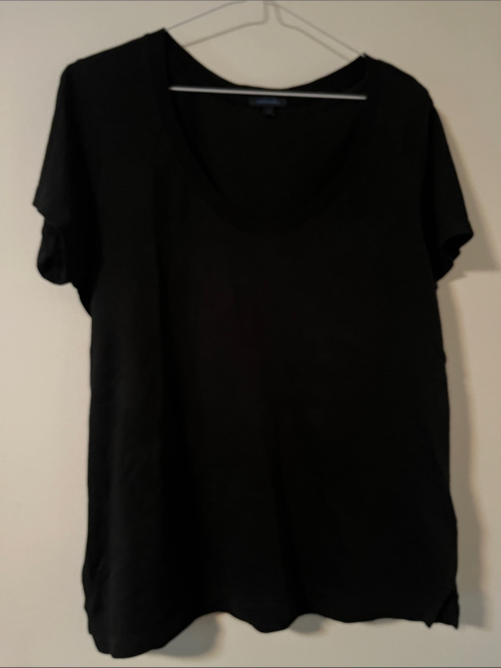 Women's Black V-Neck Short Sleeve Tee